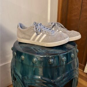 Adidas Women's Light Gray Sneakers